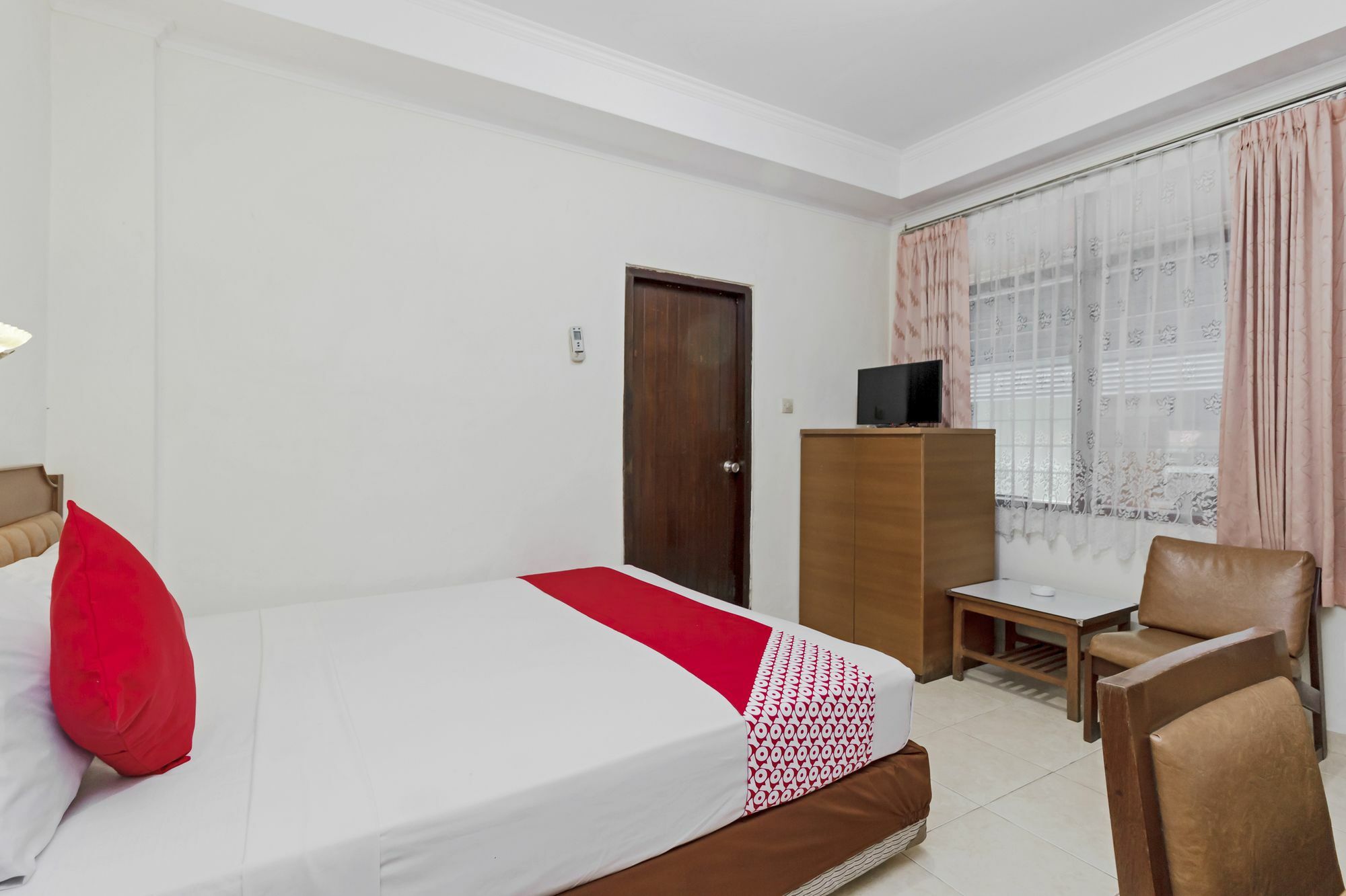 Oyo 108 Hotel Surya Cakarta Dış mekan fotoğraf