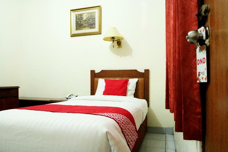 Oyo 108 Hotel Surya Cakarta Dış mekan fotoğraf